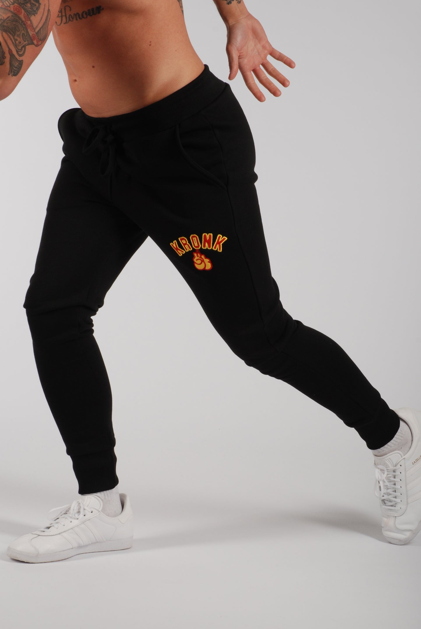 KRONK Gloves Applique Joggers Athletic Fit Black