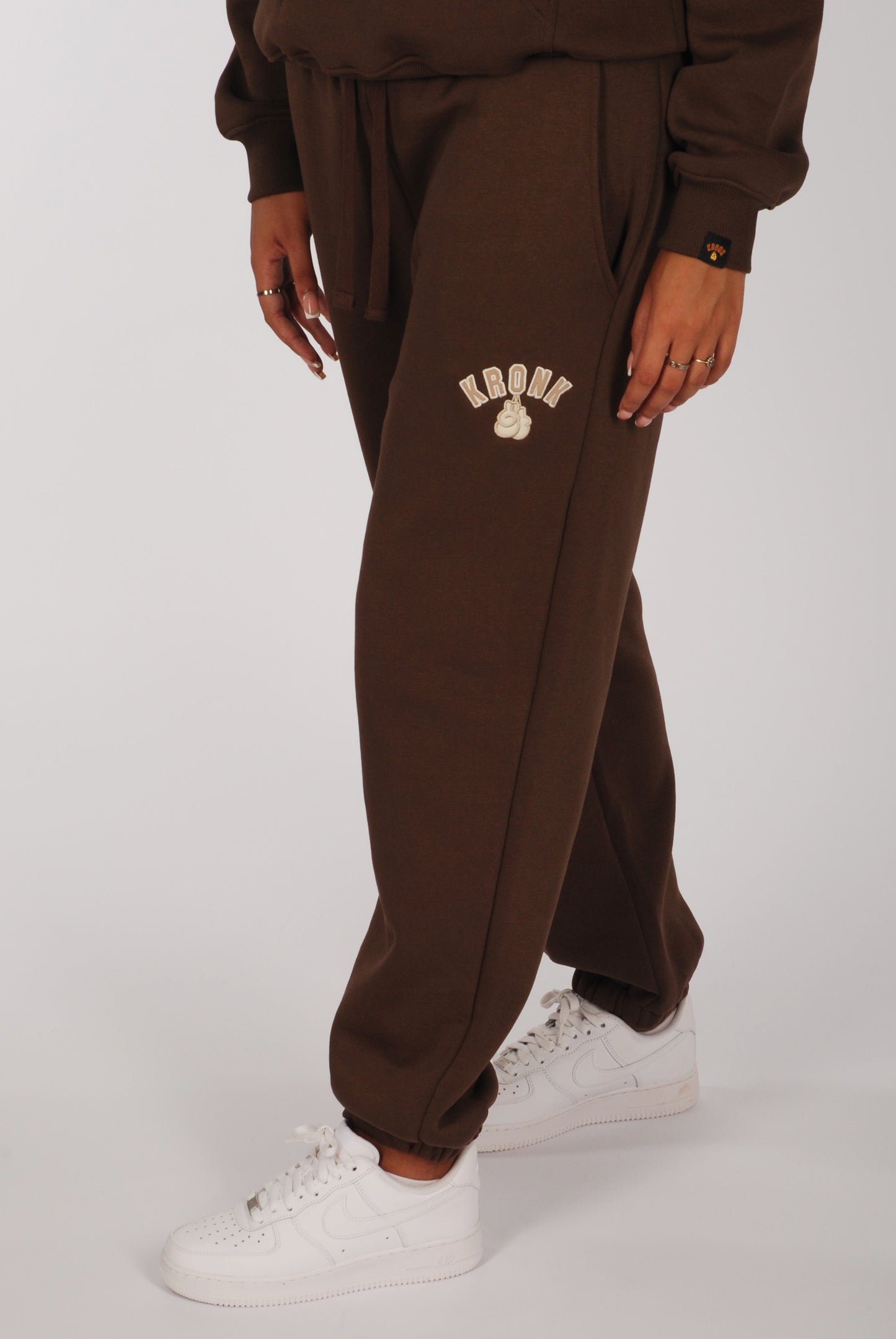 KRONKWOMEN Gloves Applique Joggers Loose Fit Dark Brown
