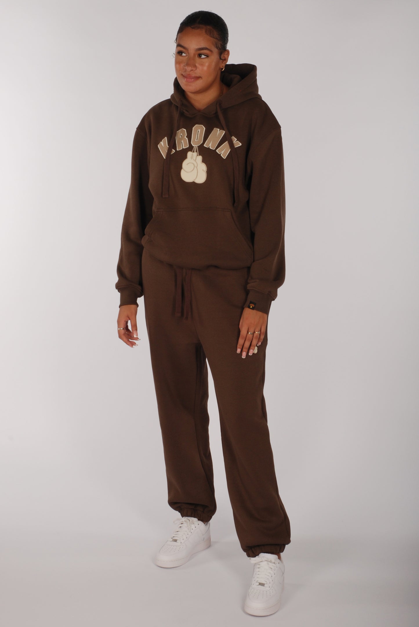 KRONKWOMEN Gloves Applique Joggers Loose Fit Dark Brown