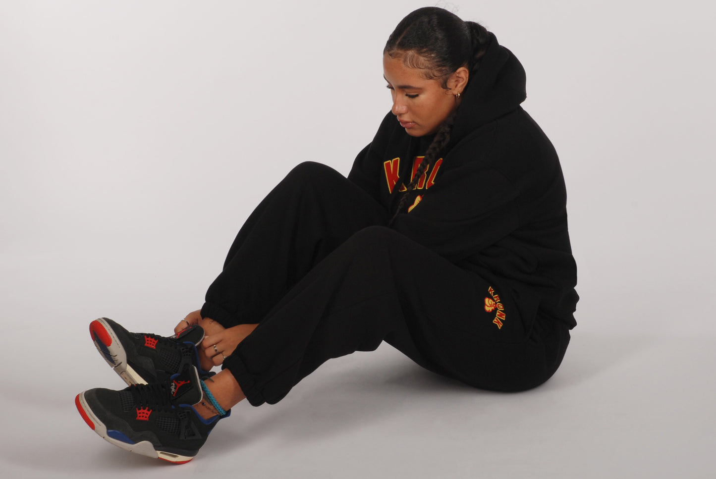 KRONKWOMEN Gloves Applique Joggers Loose Fit Black