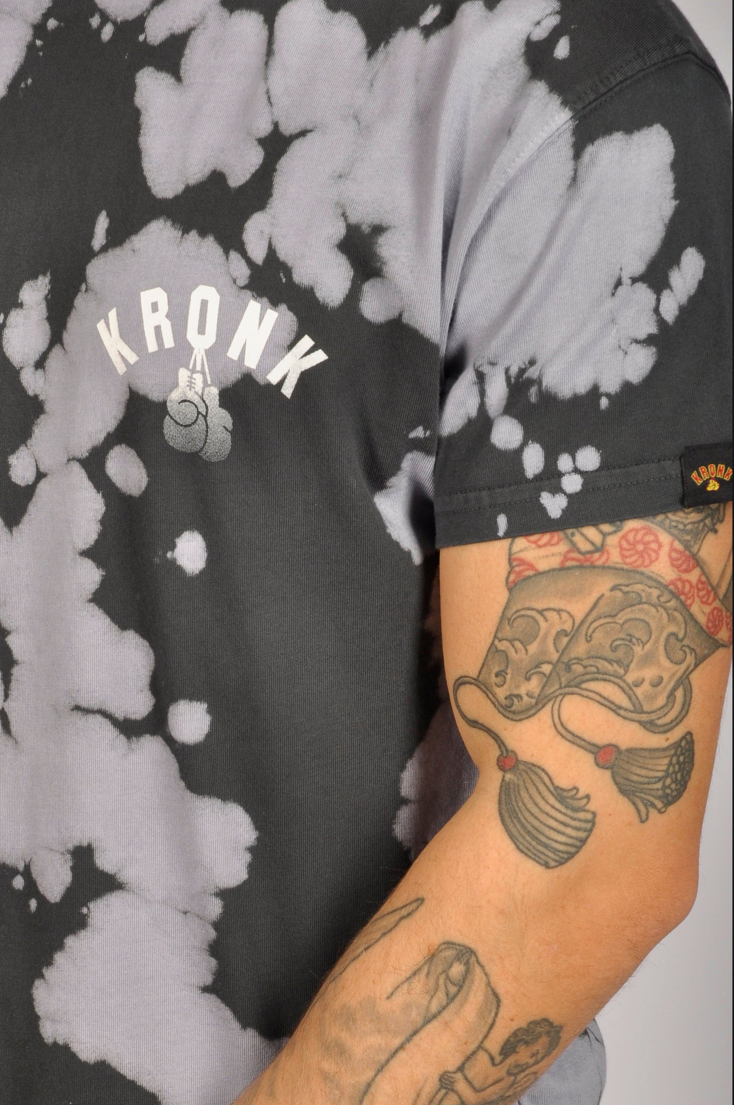 KRONK Snow Wash Faded G Vintage Loose Fit T Shirt Charcoal